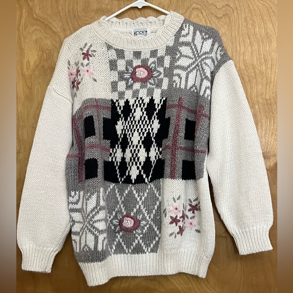 Koret Soft Embroidered Floral Sweater L
